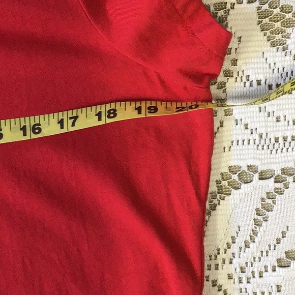 Red CANADA tshirt, crackle in letters & maple leaf - Picture 2 of 8